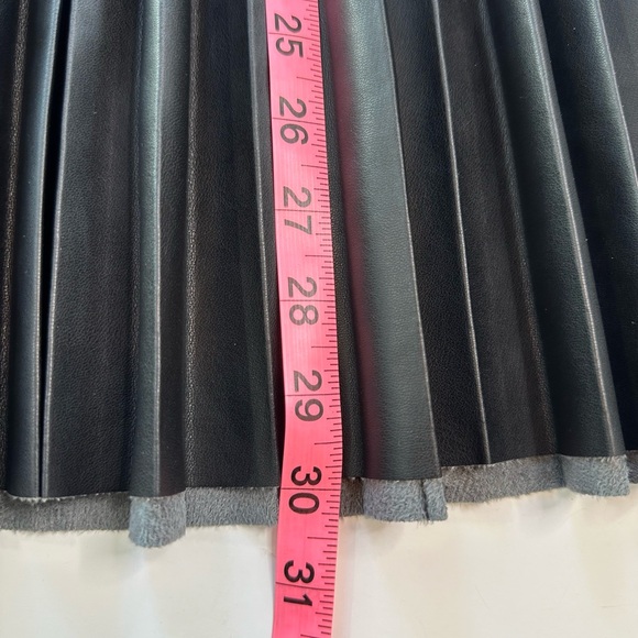 House of Harlow 1960 Vegan Leather Midi Black Pleated Skirt Women’s Size Large - Picture 4 of 7